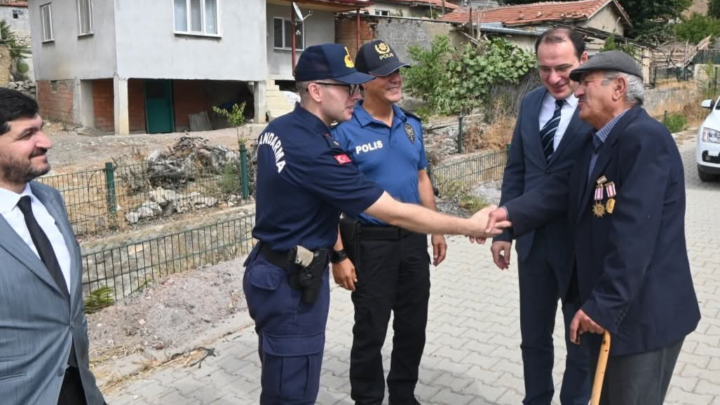 Çay Kaymakamı Türker'den Gazilere Özel İlgi