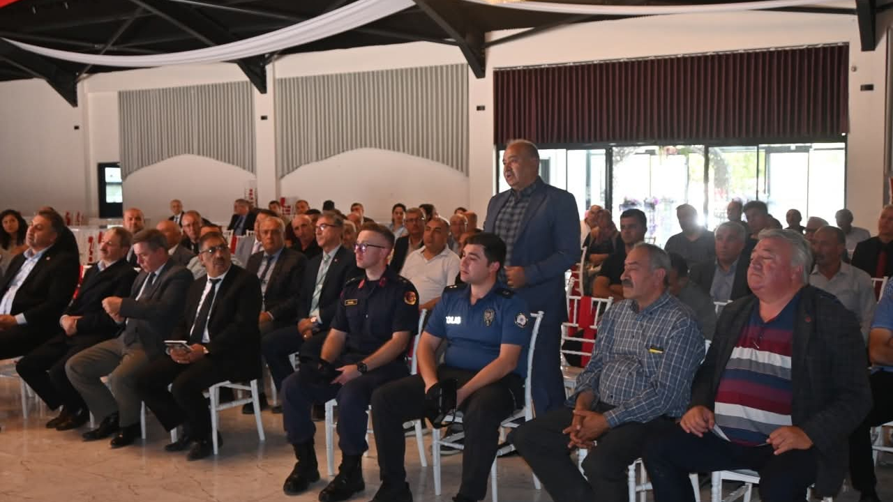 Çay'da Muhtarları Topladılar Hizmetleri Baştan Aşağı Değerlendirdiler