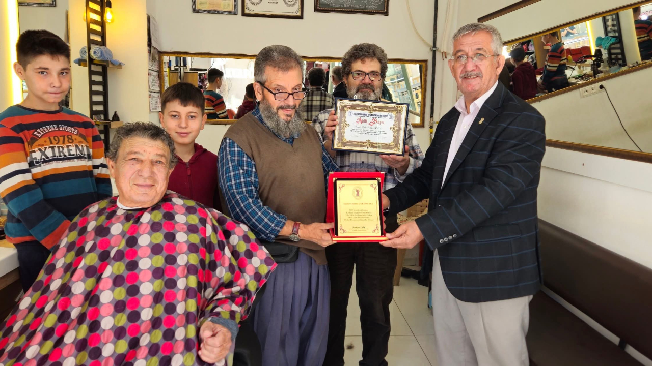 Bolvadin'de Ahilik Haftasını Plaket Vererek Kutladılar