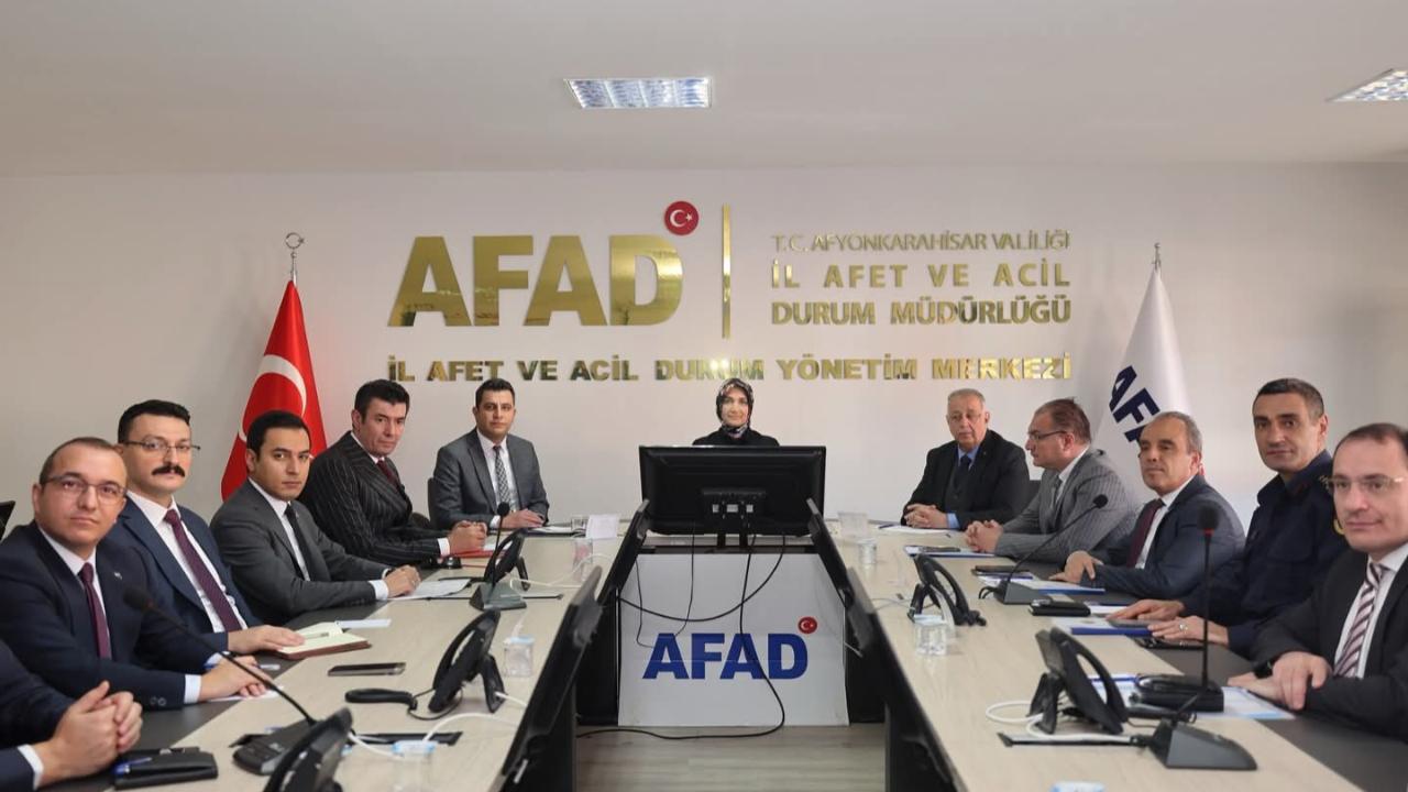 Afyonkarahisar'da Kış Çetin Geçecek Valilik Şimdiden Tedbirlerini Aldı