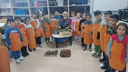 Bolvadin’de Minik Ellerden Büyük Ustalık: Anasınıfı Öğrencileri Çömlek Yapmayı Öğrendi