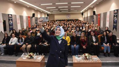 Afyonkarahisar Valisi Yiğitbaşı Gençlerle Deneyimlerini Paylaştı