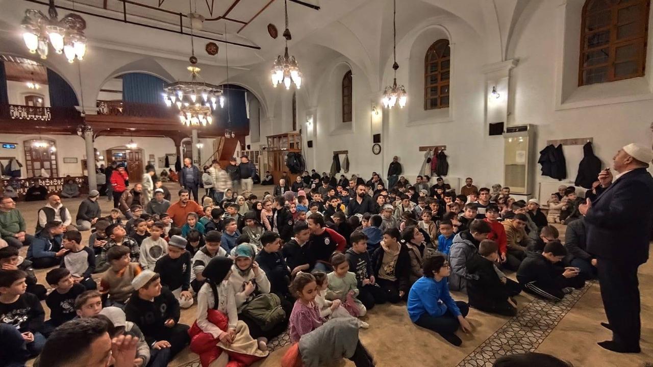 Bolvadin Çarşı Camii’nde Vakti Anlamlı Kuşandılar