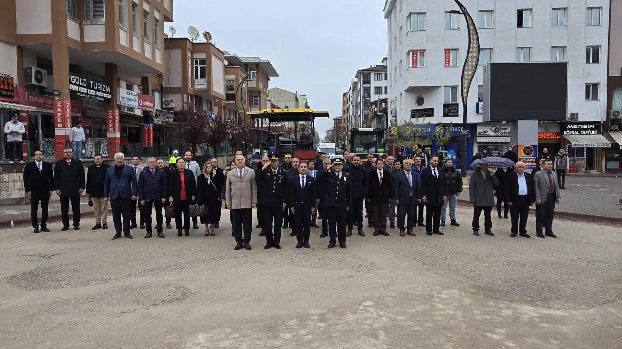 CHP Emirdağ’da Atatürk Anıtı’na Çelenk Bıraktı