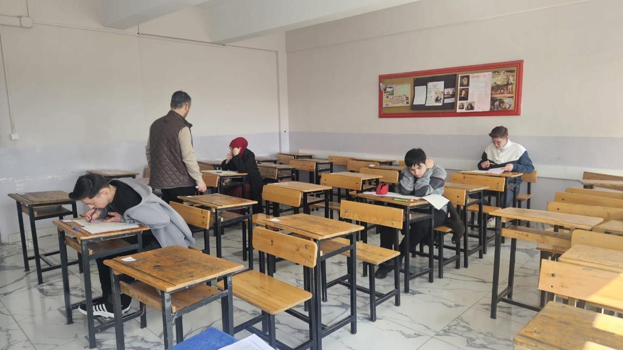 Emirdağ’da Ödüllü Umre Yarışması Düzenlendi