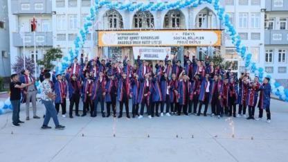 Afyonkarahisar Hakil’de Mezuniyet Heyecanı Yaşandı