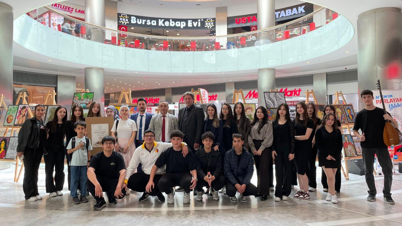 Afyonkarahisar’da Ali Çağlar Anadolu Lisesi’nden Sanat Dolu Yıl Sonu Sergisi