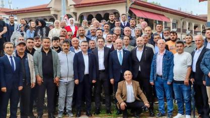 AK Parti Bolvadin’deki Bayramlaşma Programı Bölgede Gündem Oldu Coşku Salona Sığmayınca Sokaklara Akın Ettiler
