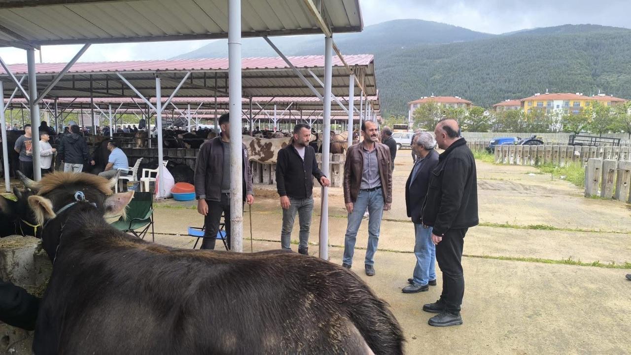 Başkan Kantartopu’ndan Kurban Pazarına Ziyaret
