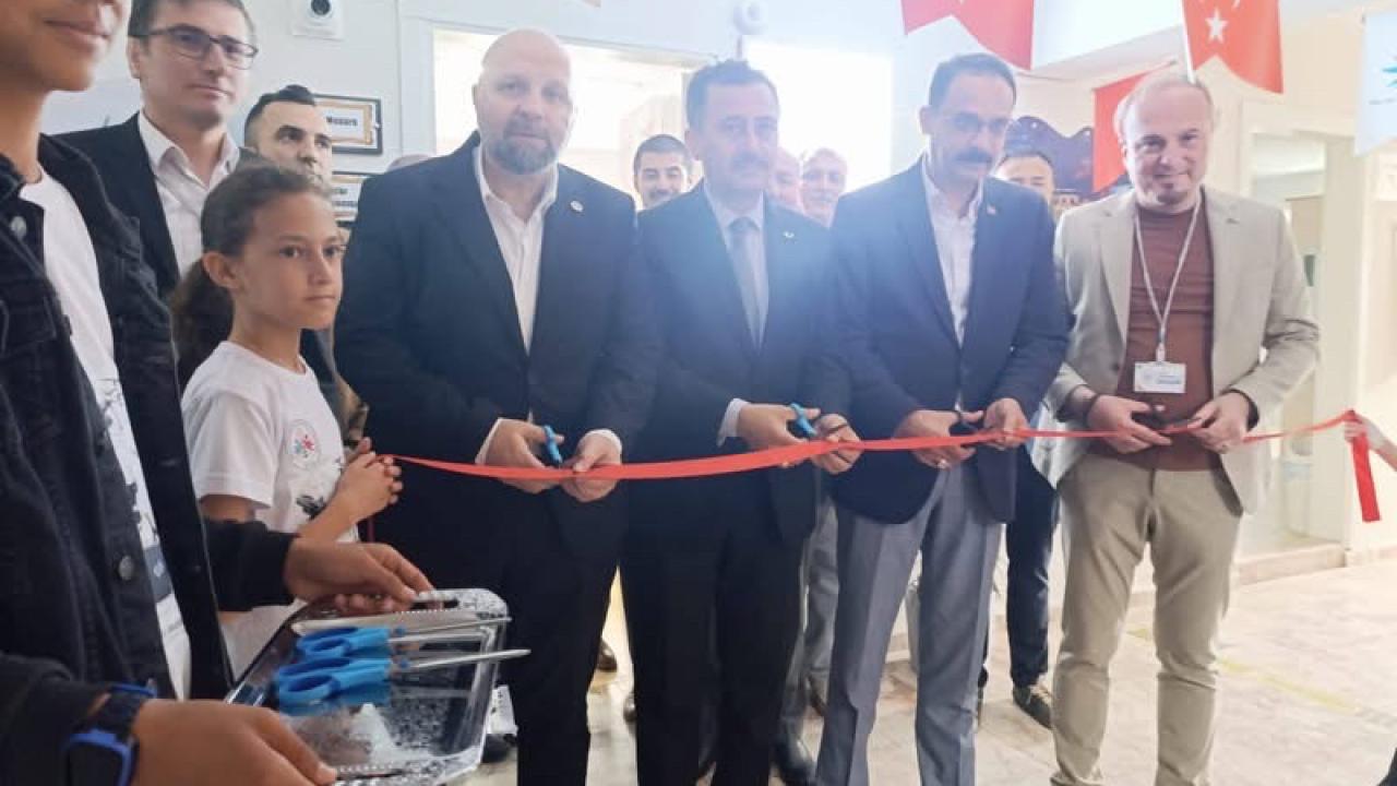 Bolvadin’de TÜBİTAK Bilim Fuarı Açıldı: Öğrencilerin Projeleri İlgi Gördü