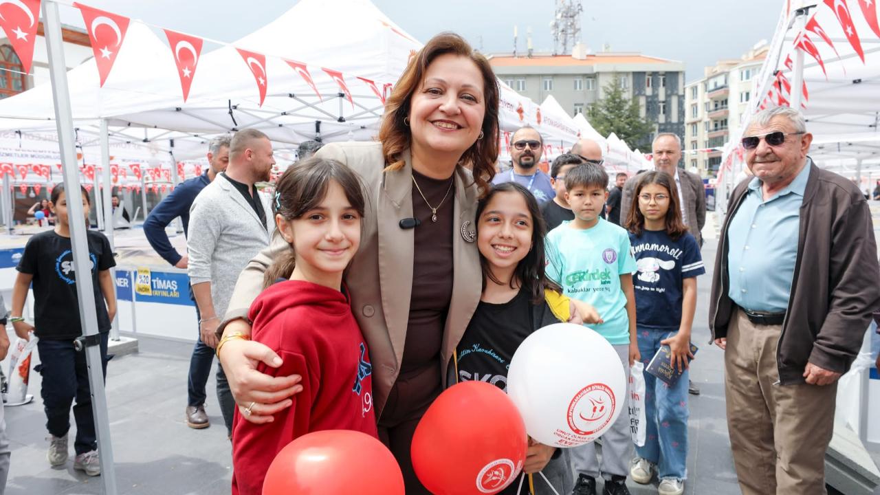 Burcu Köksal: “Afyonkarahisar’ı Kültür ve Sanatla Büyüyen, Kitapla Güçlenen Bir Şehir Haline Getireceğiz”
