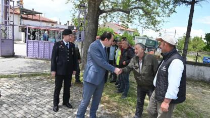 Çay Kaymakamı Türker’den Deresinek Köyü’nde Vatandaş ve Esnaf Ziyareti