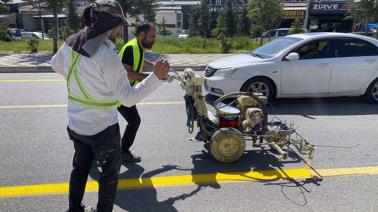 Emirdağ Eskişehir Caddesi’nde Yol Çizgi Çalışmaları Sürüyor