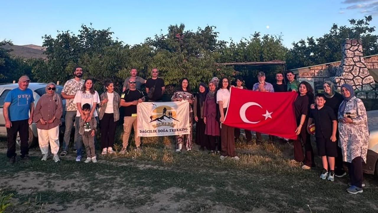 41 Kişilik Dev Kadroyla Bolvadin’de Doğa ve Dostluk Kampı