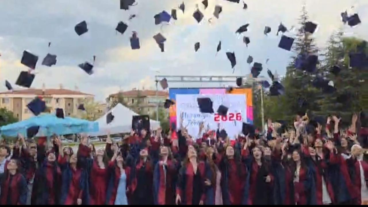 Afyon Kocatepe’de Mezuniyet ve Şenlik Coşkusu