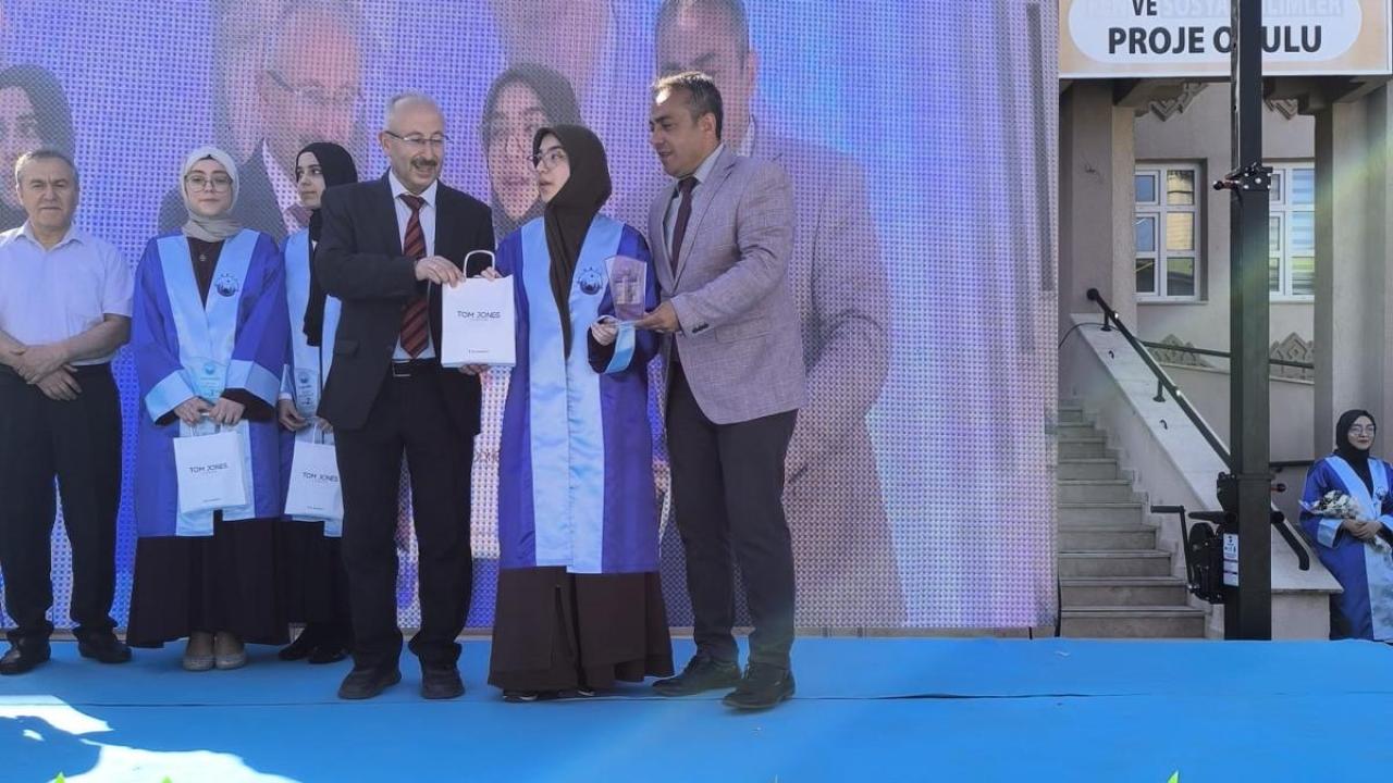 Afyon’da Güller Gelecek İçin Gökyüzüne Yükseldi