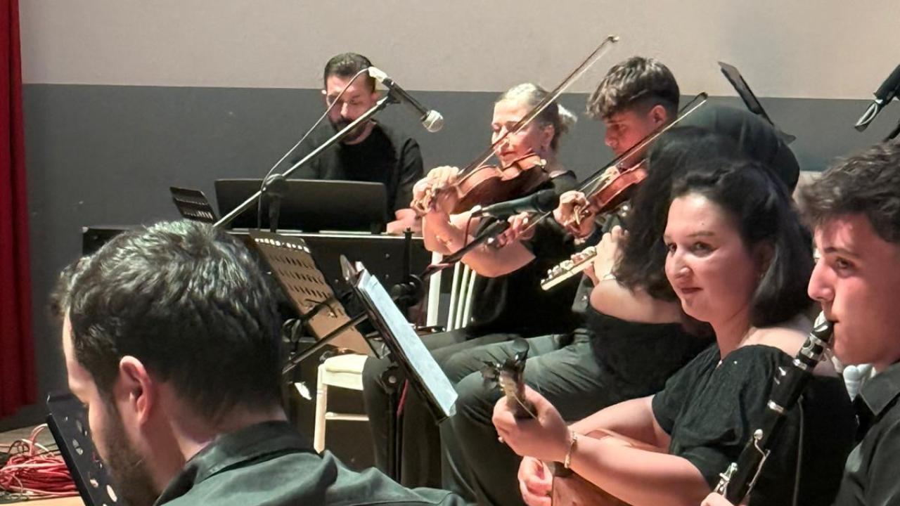 Afyonkarahisar Güzel Sanatlar Lisesi Sanat Dolu Yıl Sonu Konseri Verdi