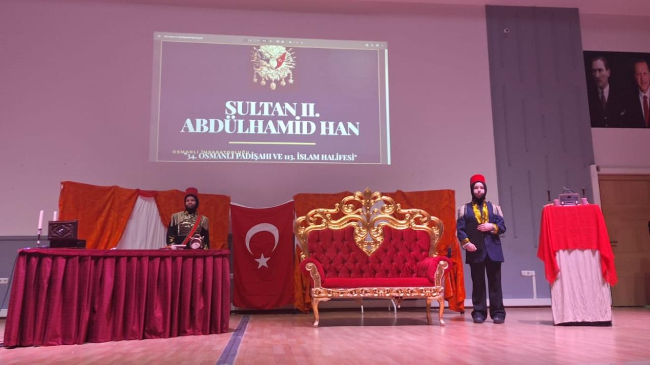 Afyonkarahisar Kız Anadolu İmam Hatip Lisesinden Tarihe Işık Tutan Gösteri