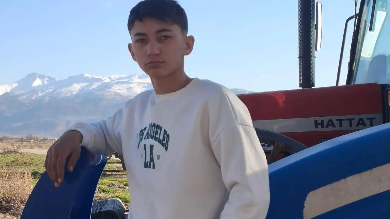 Bolvadin’i Yasa Boğan Kaza: 15 Yaşındaki Ahmet Karakulak Hayatını Kaybetti