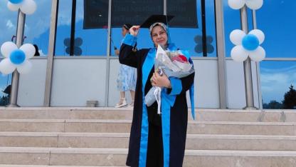 Bolvadin’in Gururu Oldu Şule Karahan Üçüncü Üniversitesi’ni Birincilikle Bitirdi