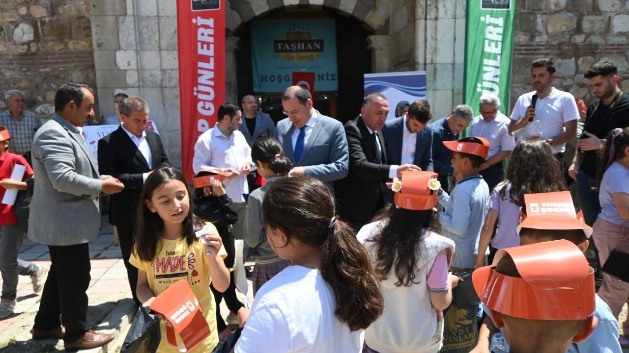 Çay’da Tarihi Taşhan’da Kitap Buluşması Gerçekleşti