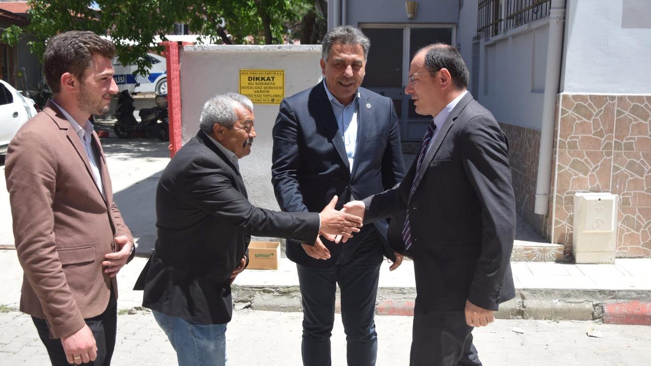 Çay’da Yoğurt Pazarında Yağmur Kuaförü Açtılar