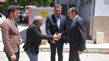 Çay’da Yoğurt Pazarında Yağmur Kuaförü Açtılar