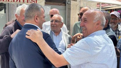Emirdağ’da Başkan Koyuncu’ya Çarşıda Sevgi Sel Oldu Aktı