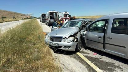 Emirdağ’da Feci Kaza 2 Ölü 3 Ağır Yaralı