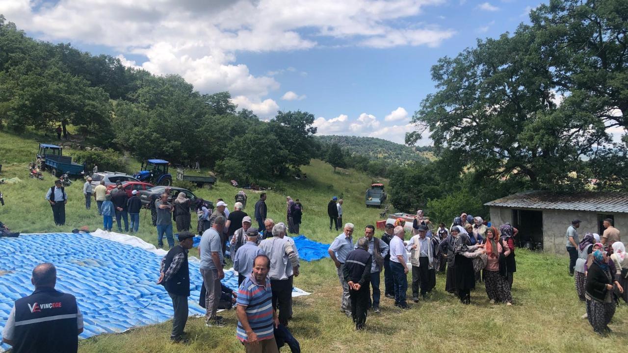 Sinanpaşa Nuh Köyü’nde Şükür Duası ve İmece Geleneği Yaşatıldı
