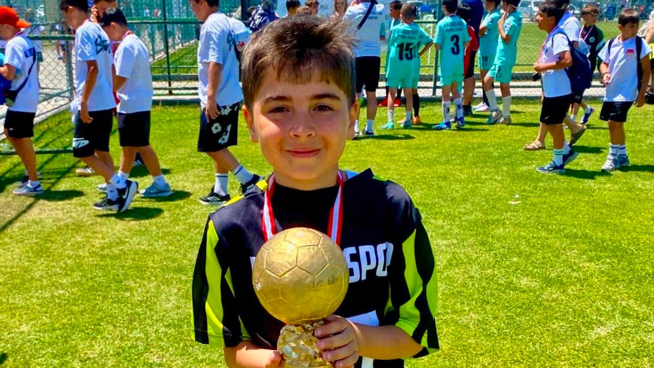 Trabzonspor Sevdalısı Cemil’in Futbol Aşkı Yarı Finale Taşındı