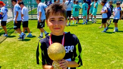 Trabzonspor Sevdalısı Cemil’in Futbol Aşkı Yarı Finale Taşındı