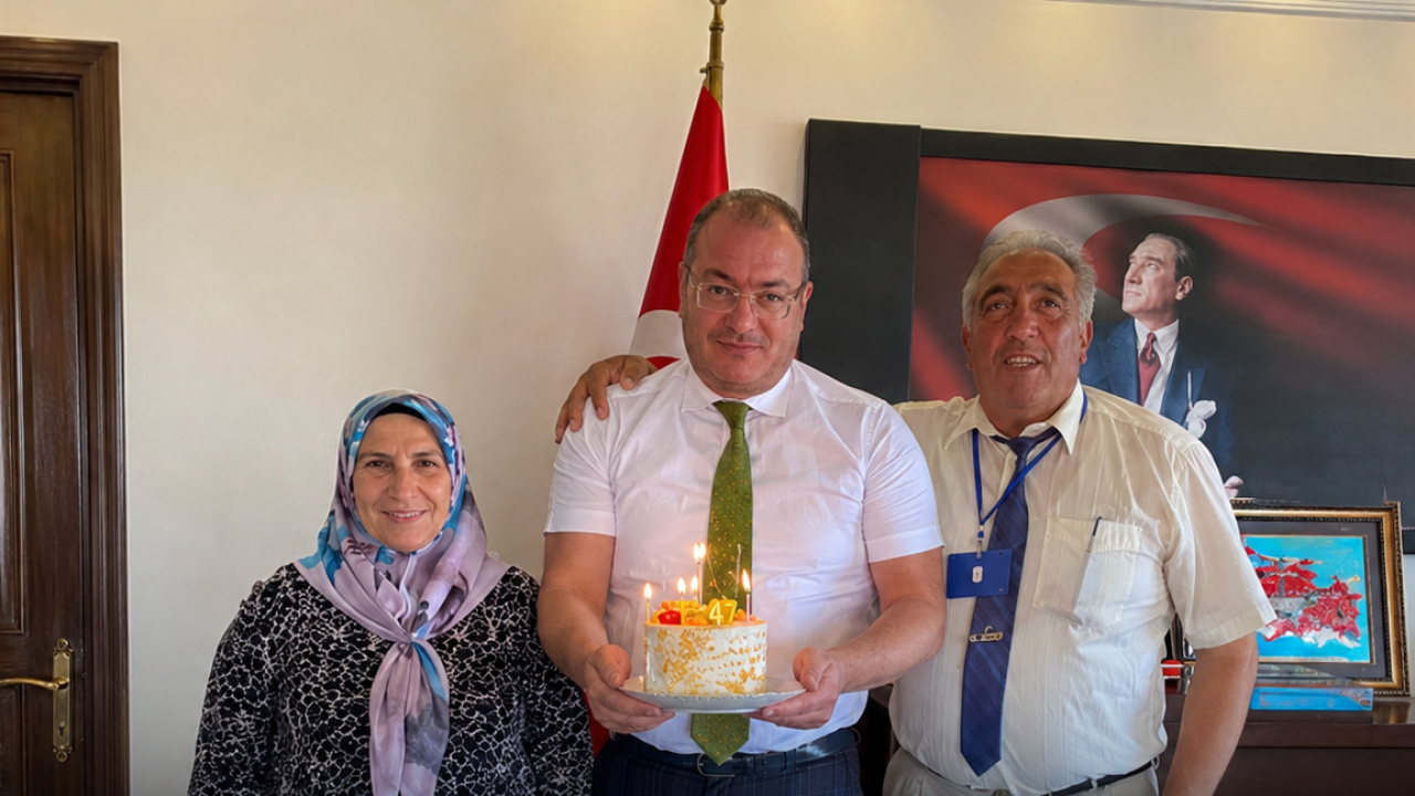 Bolvadin’de Kaymakam Arıkan’a 47. Yaş Sürprizi