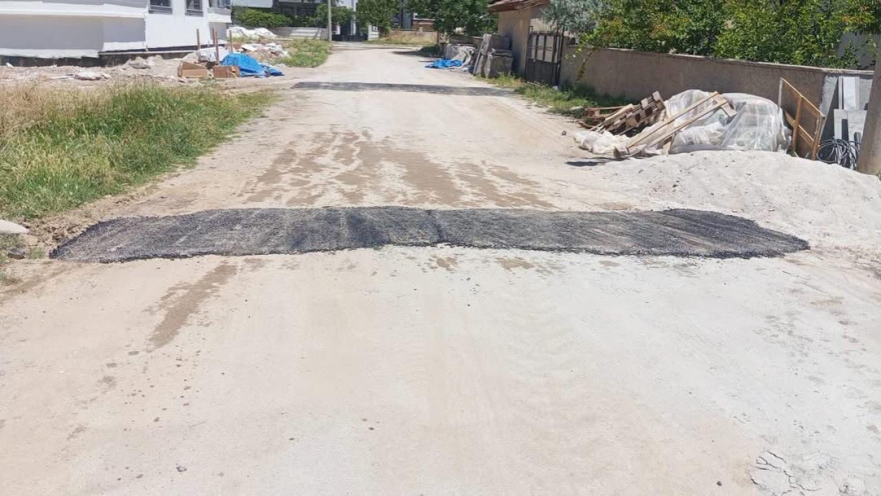 Bolvadin’de Yol Yama Çalışmaları Sürüyor