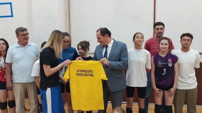 Çaylı Kız Voleybolculardan Büyük Başarı: 19 Sporcudan 17’si Afyon Belediyespor Altyapısına Seçildi